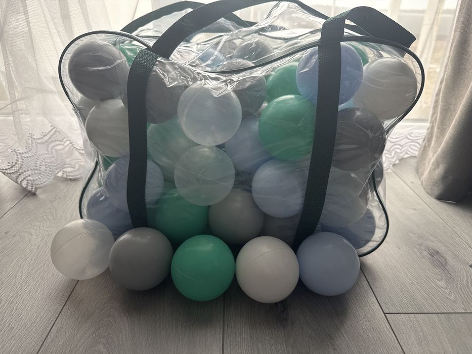 Кульки в сухий басейн