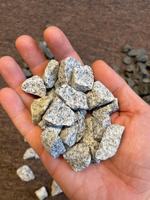 Grys granitowy szary kruszywo kamienie ozdobne kamień ogrodowy ziemia