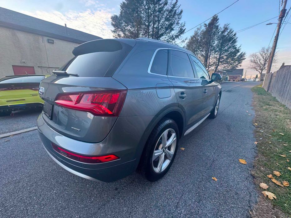 Audi Q5      2020