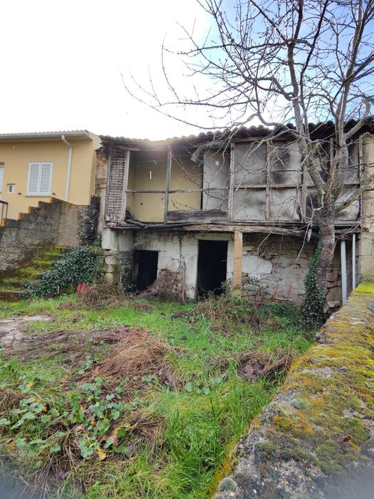 Casa para Reconstrução em Passô (Moimenta da Beira)