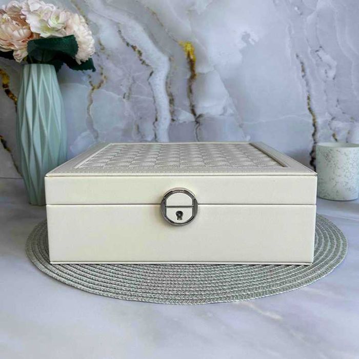 Шкатулка для прикрас на замку із дзеркалом 25х25х8,5 см бежева