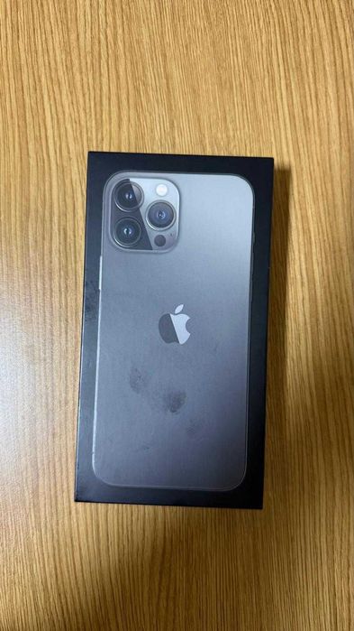 Vendo Iphone 12 Pro Max 256G com 18 capas