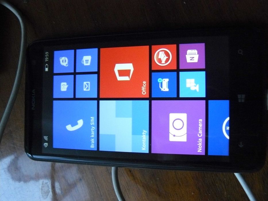 Telefon smartfon dotyk Nokia z ładowarką