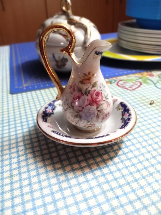 Peça antiga com prato