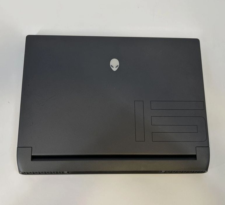 Dell m15 R6 i7-11800H-32GB-1TB SSD-RTX 307