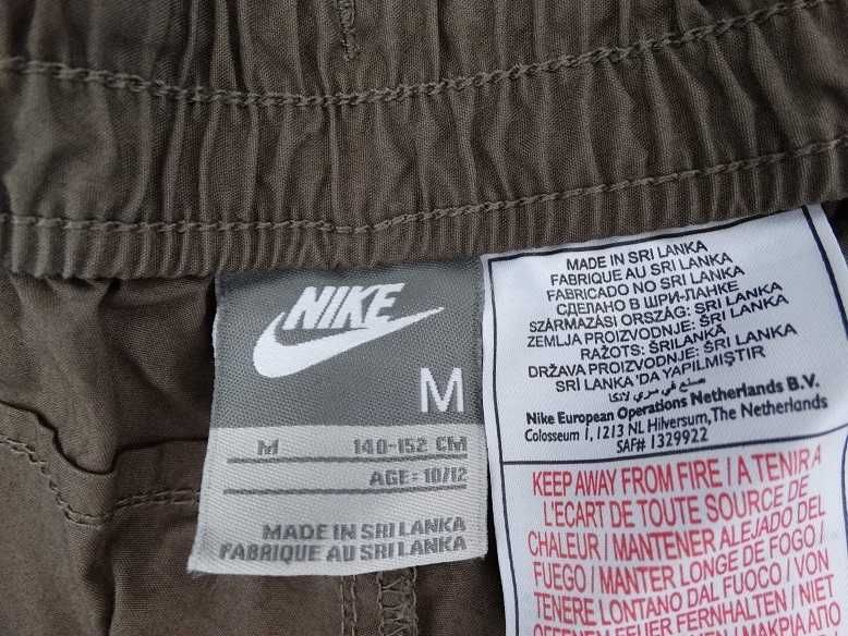 Krótkie spodenki Nike szorty 140-152 materiałowe