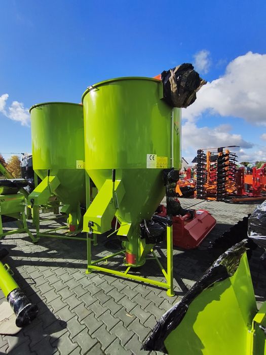 Producent ADRAF mieszalnik pasz 1000kg // UFNAL