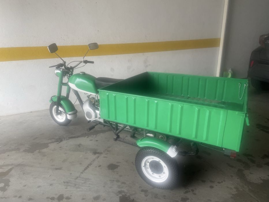 Dois Triciclos Famel Zundapp