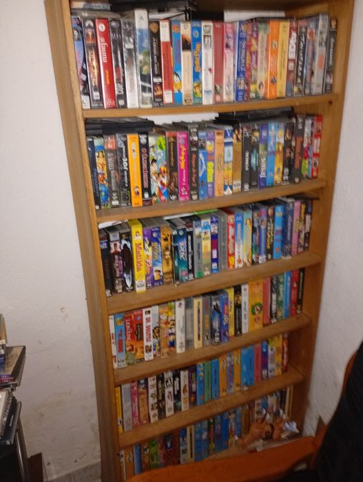 Vendo 300vhs como novos todos generos