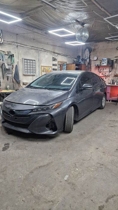 Продам Toyota prius prime