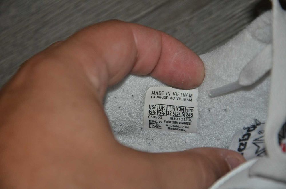 Продам кросівки шкіряні Фірма Reebok.