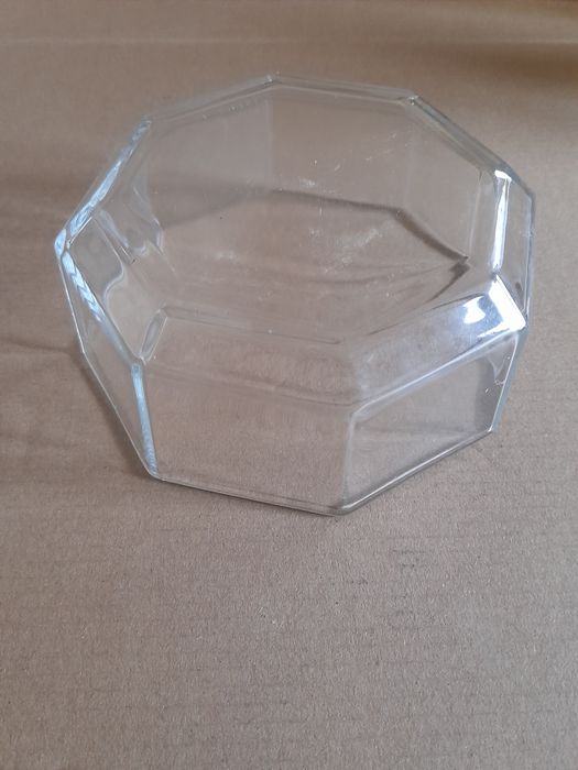 Pequena taça de vidro temperado