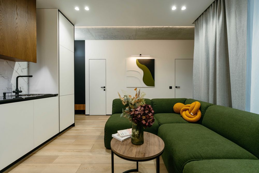 Файна Таун, 1-кім. Власник