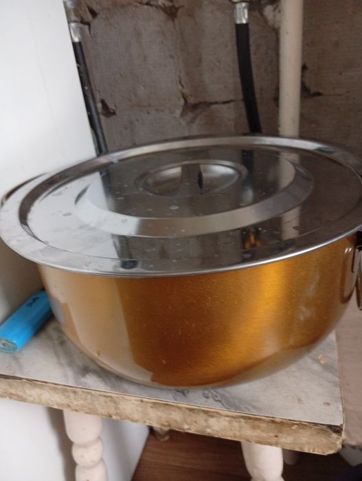 Продам Кастрюлю. Объем 5-6 литров