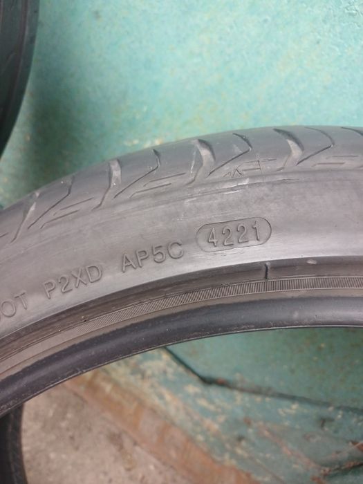 Продам літню гуму 215/40 R18