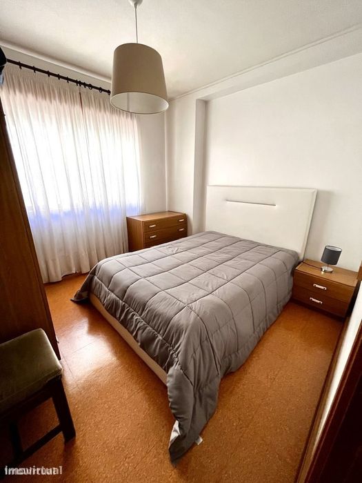 T2 com varanda, terraço e ar condicionado