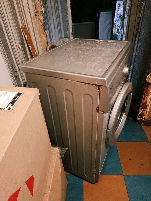 Продам стиральную машину автомат LG  вместимость 5 кг,б.у.Рабочая.