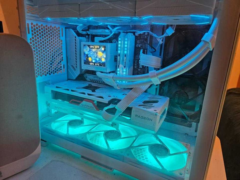 PC Gaming & Workstation Custom White - Ryzen 7 | RX 7800 XT Pure