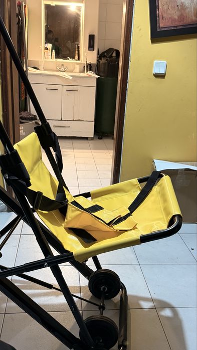 cadeira de auxiliar subir ou descer escadas