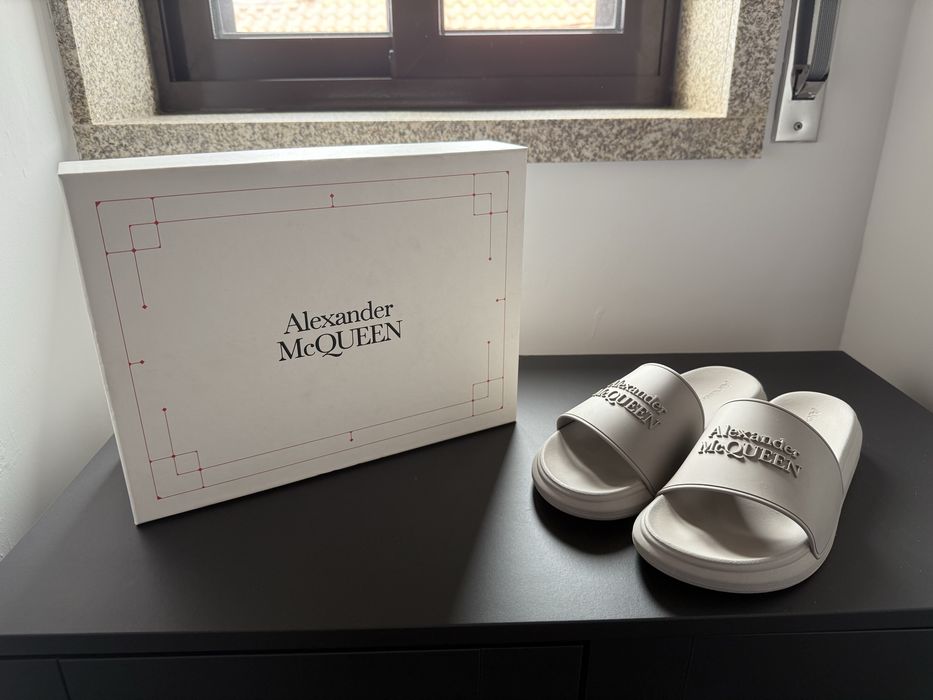 Chinelos Alexander McQueen [40]