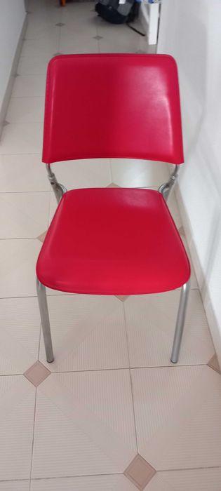 Mesa de vidro com 6 cadeiras
