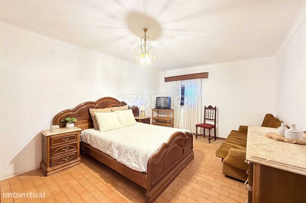 Moradia Térrea com 766 m² de Terreno e Poço