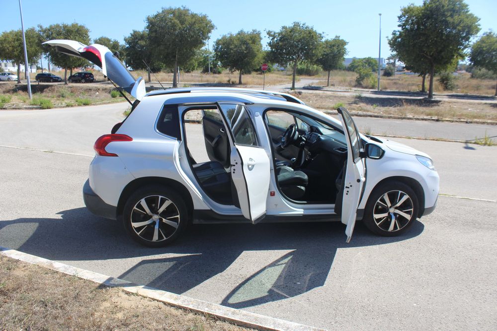 Peugeot 2008 1.6 HDI Allure com Teto Panorâmico