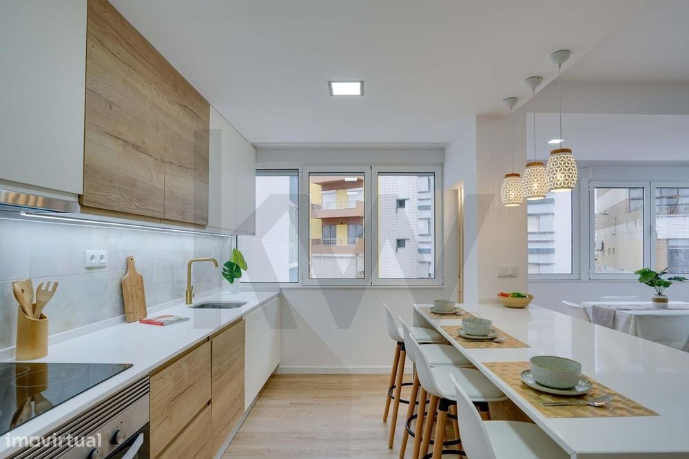 Apartamento T3 Totalmente Renovado Vista Rio