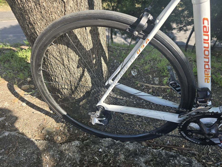 Cannondale com sram red axs e rodas carbono