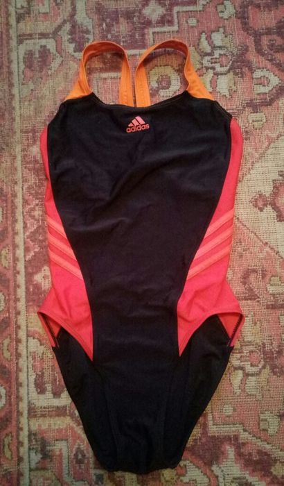 продам купальник ADIDAS для бассейна.