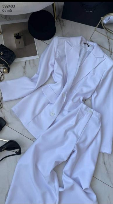 Костюм жіночий, класичний