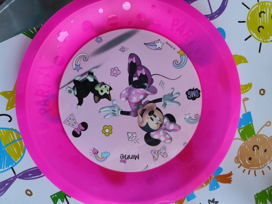 Zestaw urodzinowy, talerze i kubki plastikowe