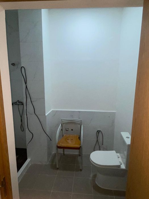 Aluga-se Armazem/Escritorio