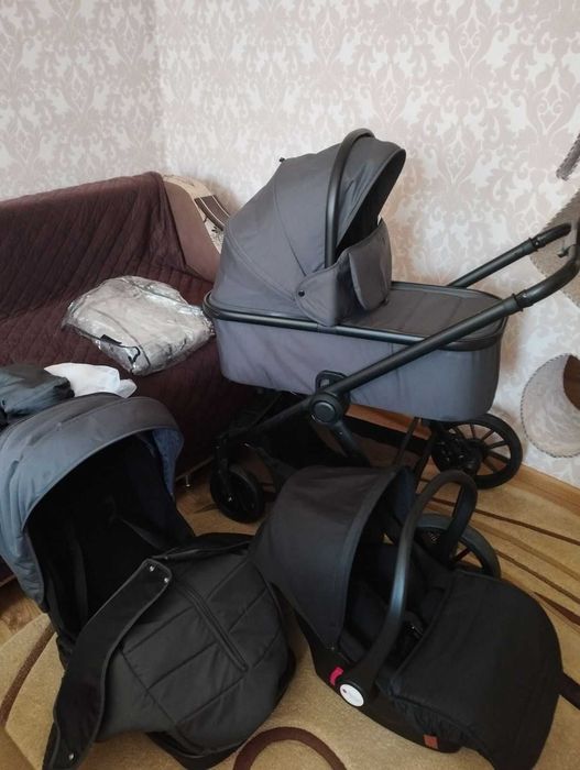 Зручна, легка та красива коляска – готова до подорожей