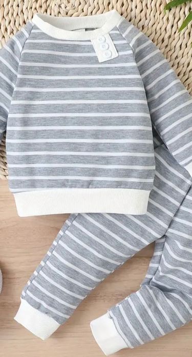 Дитячий смугастий пуловер зі штанцями