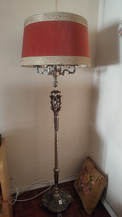 Candeeiro de pé alto vintage