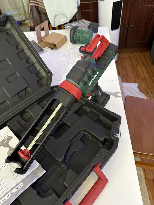 NOVA: Pistola de Calafetagem Parkside 20V (Nunca Usada) + Mala
