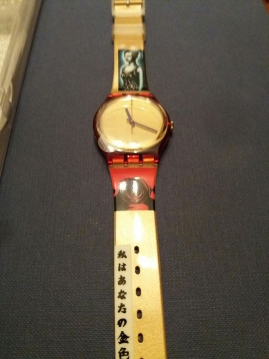 Relógio SWATCH dourado novo