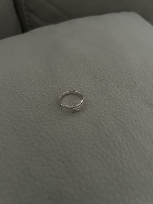 Vendo anel de prata para menina.