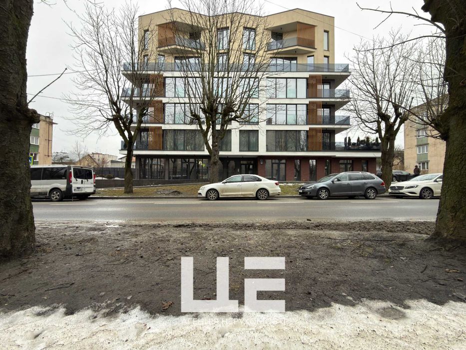 Продаж комерційного приміщення. 204кв.м. Фасад. вул. Окружна 43.