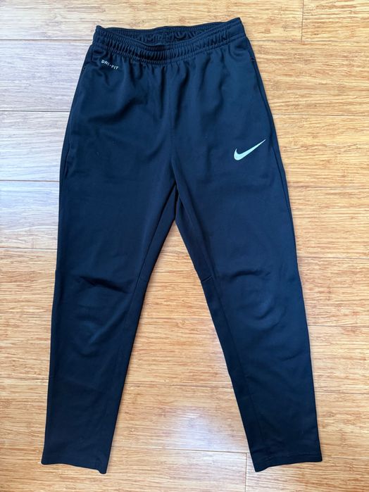 Spodnie chłopięce r. 137-147 Nike