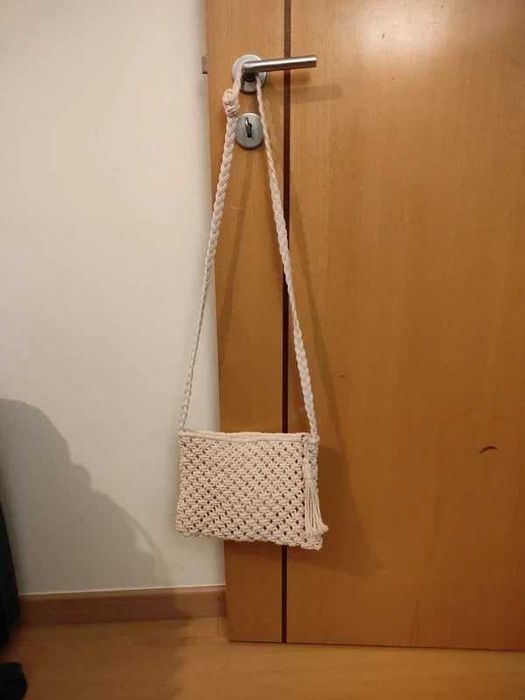 Bolsa de ombro em croché estilo boho
