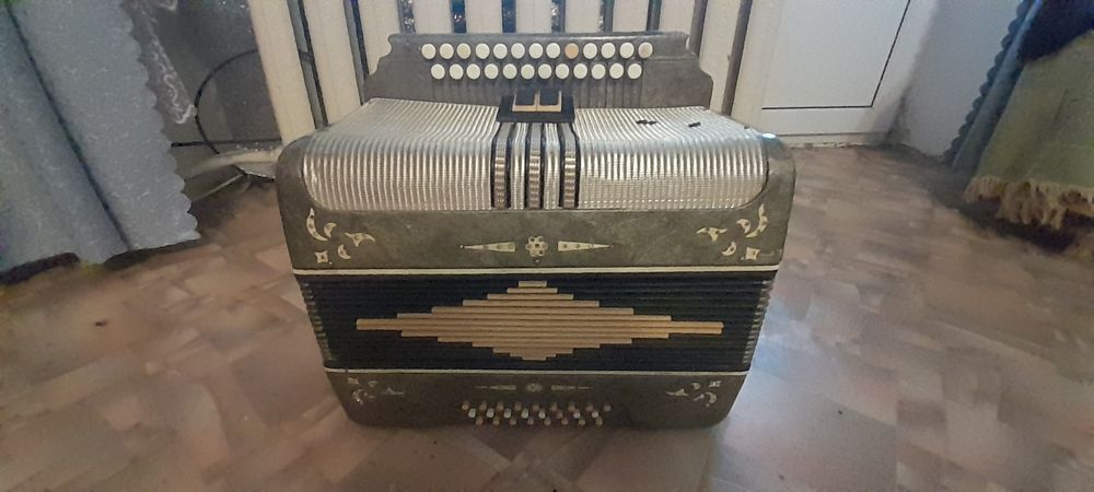 Продам баян Беларусь.