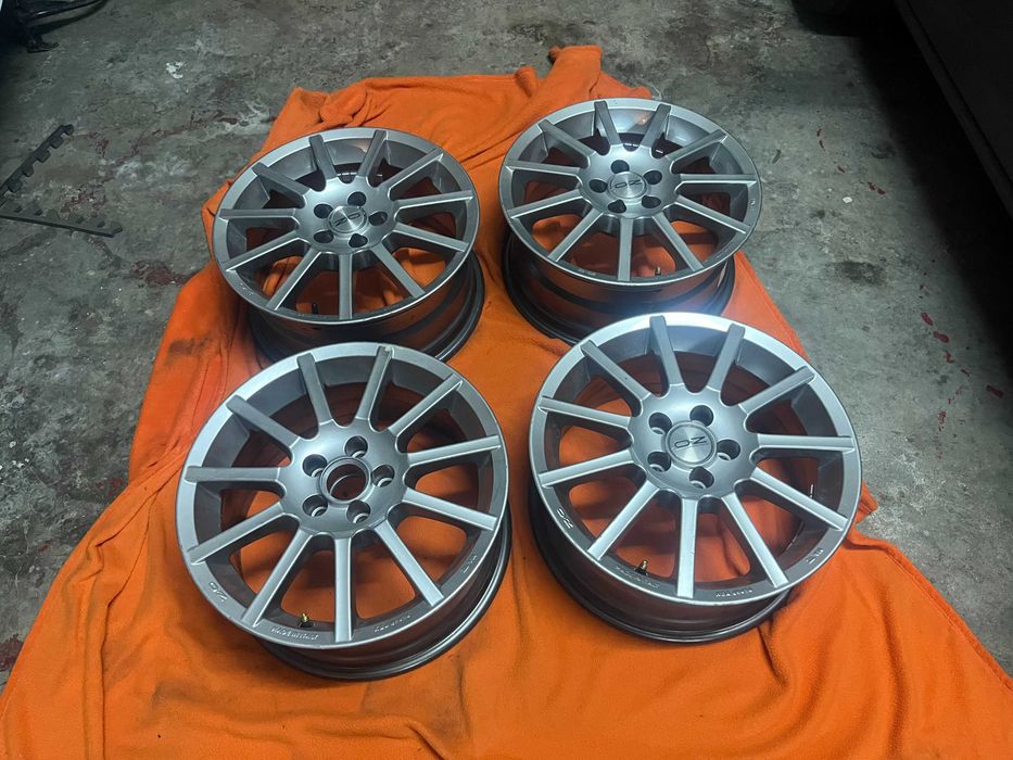 ogo de Jantes OZ Racing Superturismo 16” – Originais – ET35 – 5 Furos – Impecáveis
