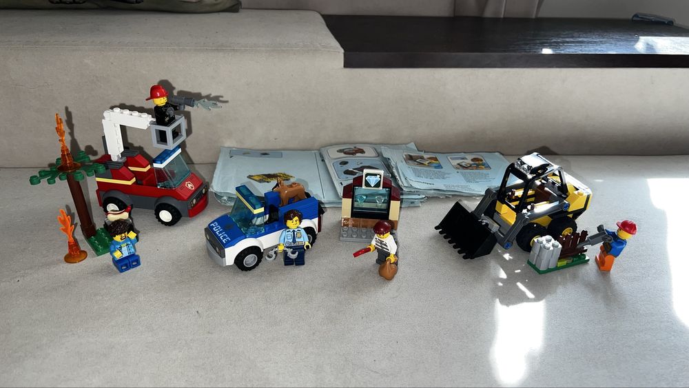 Лего пожежник поліцейський і бульдозер