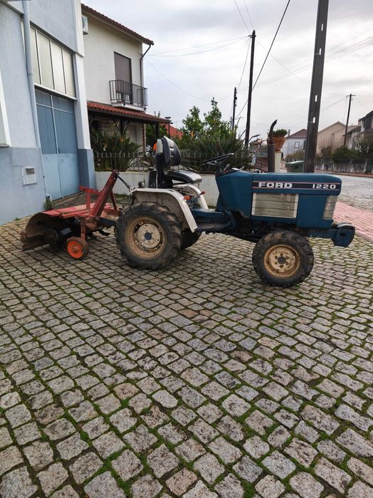 Tractor 4x4 com documentos