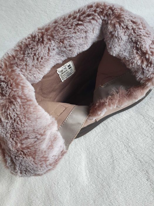 Чоботи жіночі      .