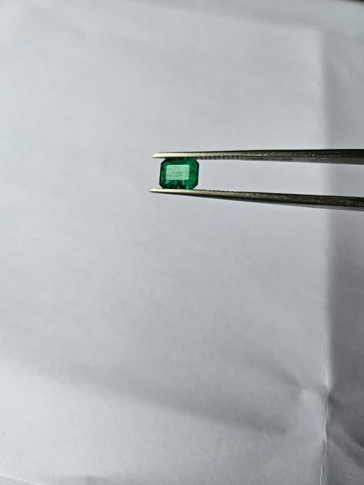 naturalny szmaragd 0,93 ct Top quality Vivid Green Certyfikat AIG OKAZJA!!!
