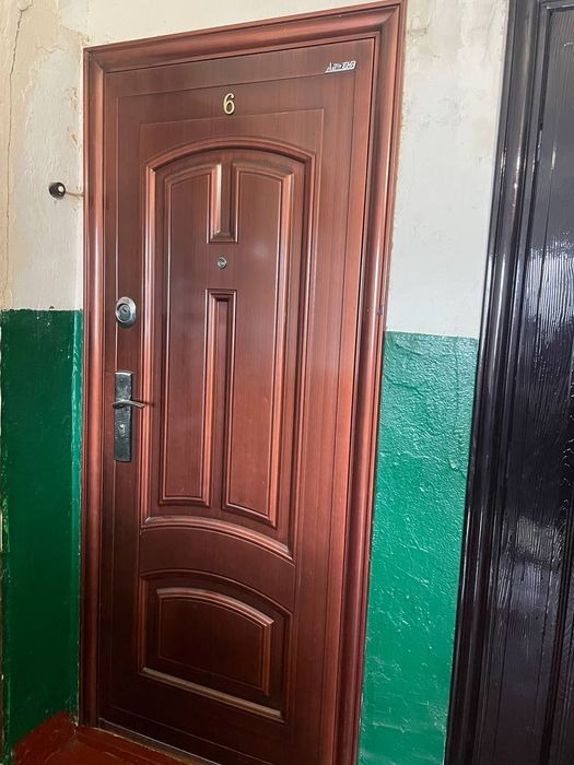 3-Кімнатна квартира в місті Буринь , біля автовокзалу , з гаражем !