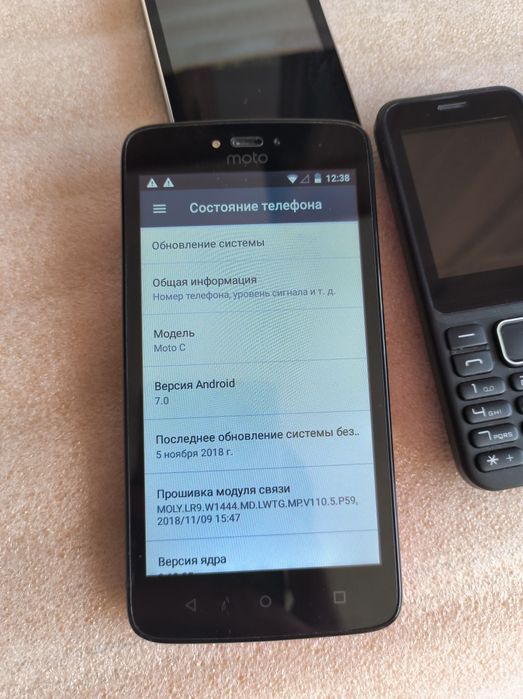 Смартфон Motorola C + мобільні телефони